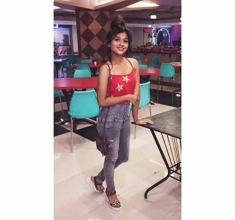 Ridhima Bisht スターセックス 写真