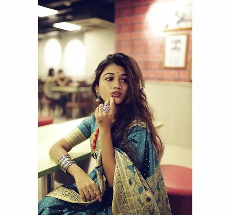 Ridhima Bisht xxxモデル 写真