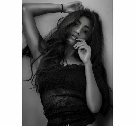 Ridhima Bisht アダルトモデル 写真
