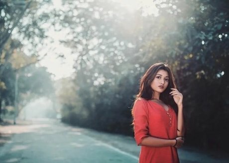 Ridhima Bisht ポルノスター セックス 写真