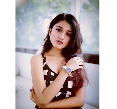 Ridhima Bisht 最高のスター 写真