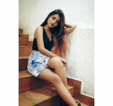 Ridhima Bisht ヌードモデル ギャラリー