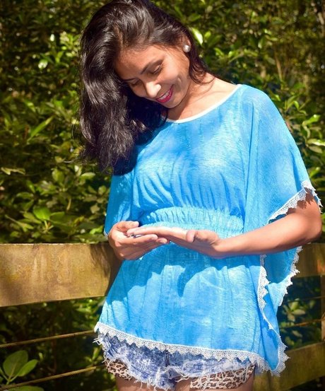 Shivani ポルノスター エロティック ギャラリー