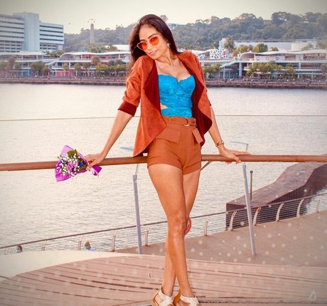 Shivani ヌードモデル 写真