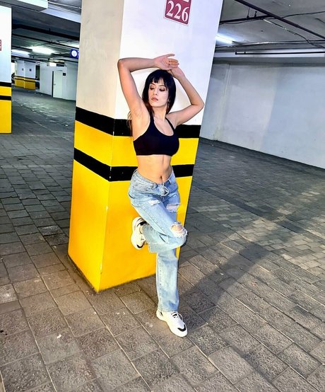 Akshita Dutta セクシー女優 写真