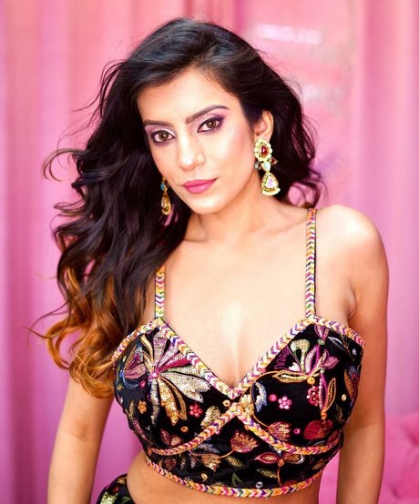 Akshita Dutta トップモデル 画像