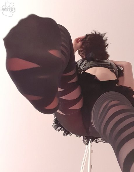 黒いお尻のオンリーファンズ アートヌード 画像