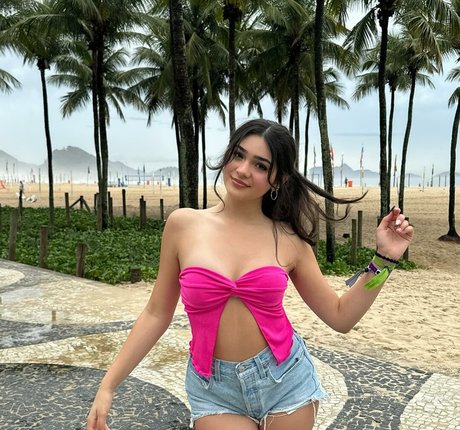 Alexandra Bull トップスター アーカイブ