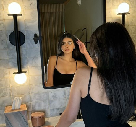 Alexandra Bull 完璧なスター ギャラリー