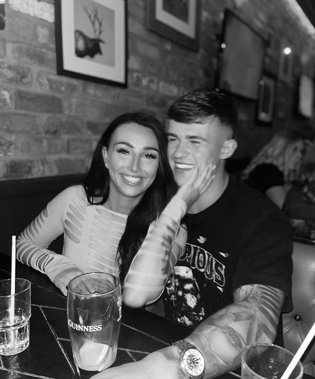 巨乳で曲線美のOnlyFans 裸 画像