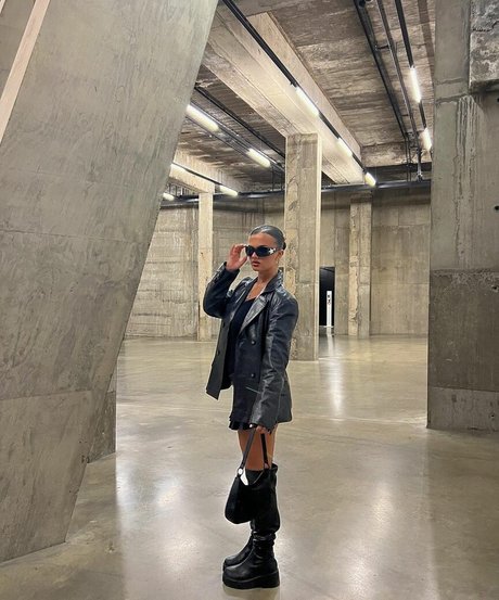 Isabella Evans 完璧なモデル 写真