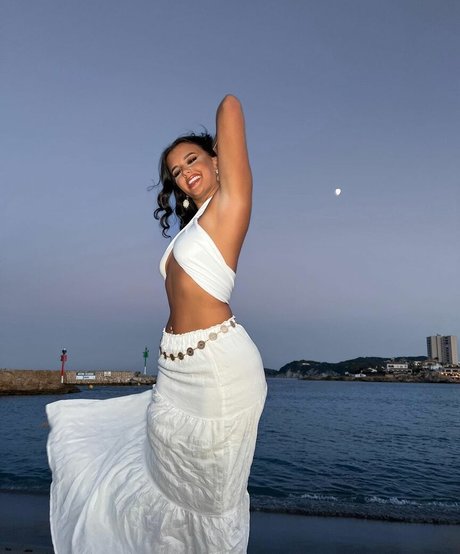 Isabella Evans セクシーなスター ギャラリー