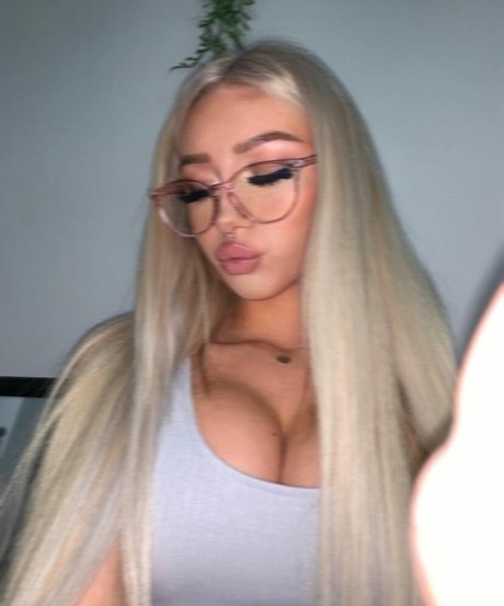 巨乳ティーンオンリーファンズ 無料ポルノ ギャラリー