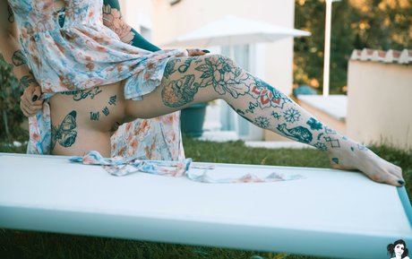 Ninaq エロティックなスター 写真