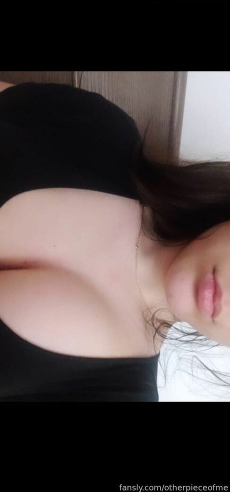 巨乳3P OnlyFans 無料 画像