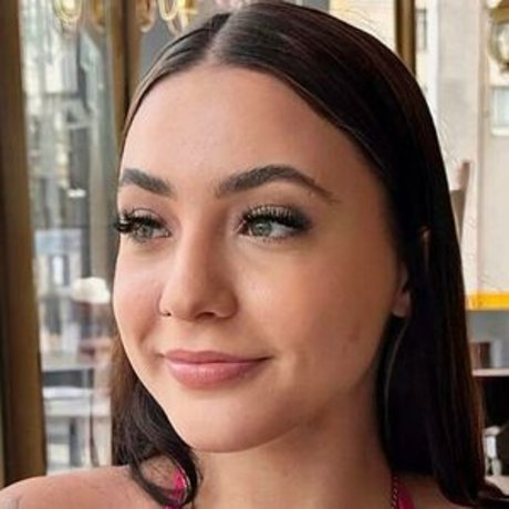 Ellen Maggnus 美しいモデル 写真