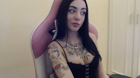 Ellen Maggnus ポルノスター パーフェクト 写真