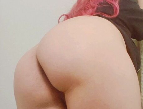 大きなお尻と巨乳のオンリーファンズ ホットセクシー 写真