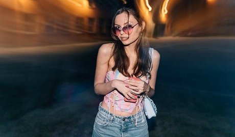 emilycutee エロティックモデル アーカイブ