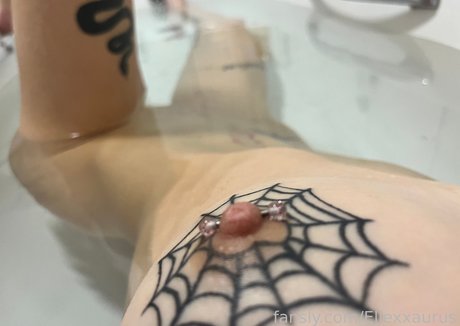 フェイシャルオンリーファンズ ホット裸 写真