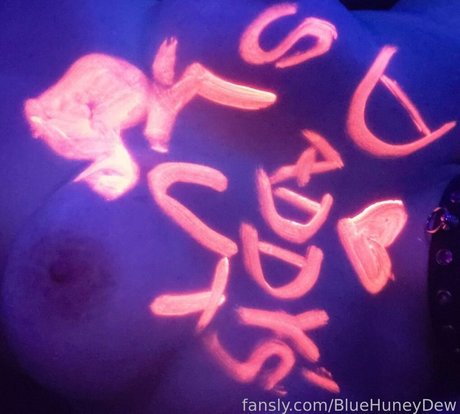 BlueHuneyDew ポルノスター 無料 写真