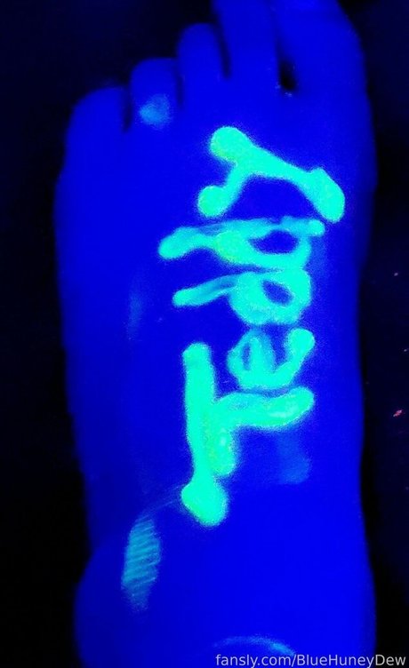 BlueHuneyDew ポルノスター アーカイブ