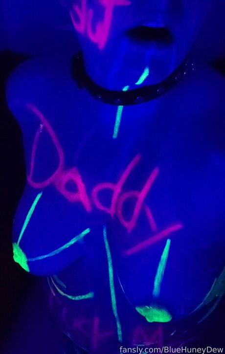 BlueHuneyDew ポルノスター xxx 画像