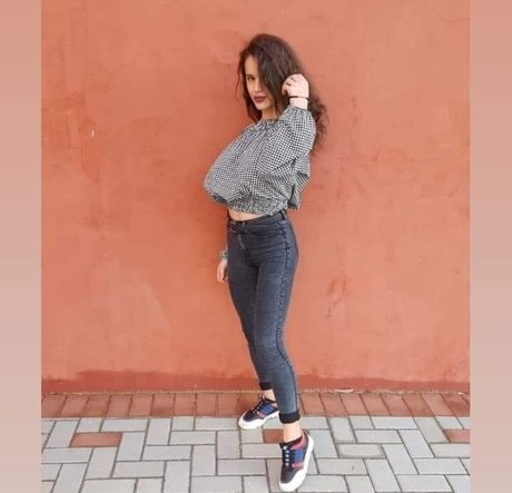 Denisa R Maria ポルノモデル 写真