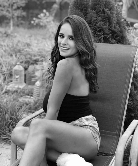 Denisa R Maria スター xxx 写真