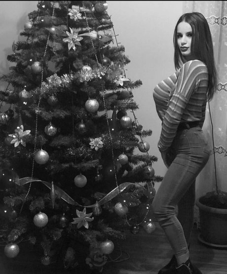 巨乳ティーンオンリーファンズ ホット 画像