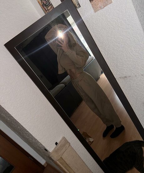 アジア人女性OnlyFans セクシーヌード 写真