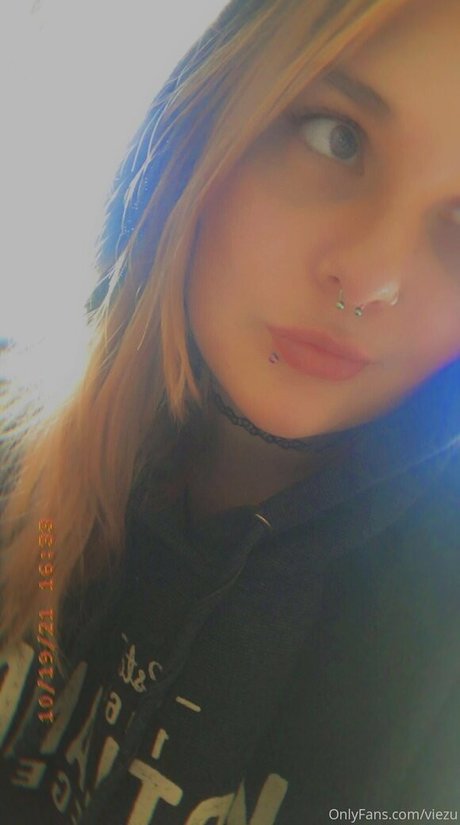 viezu エロティックなスター 写真