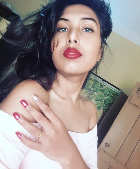 痩せたアジア人ティーン OnlyFans ポルノ 写真