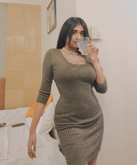 Ruchika Tandon 素敵なスター ギャラリー