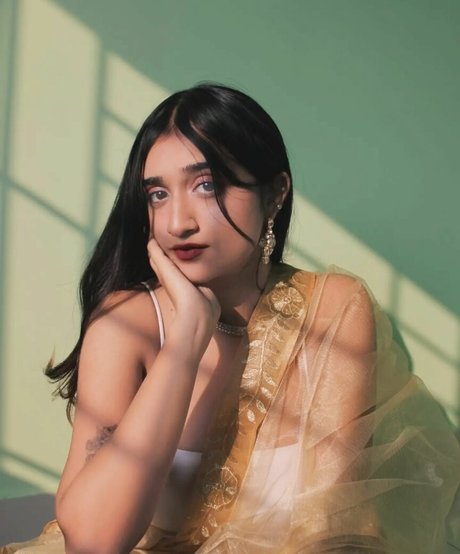 Ruchika Tandon 裸のスター 写真