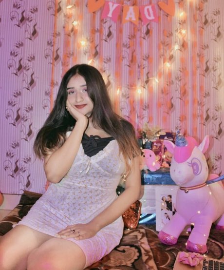 Ruchika Tandon ヌード女優 ギャラリー