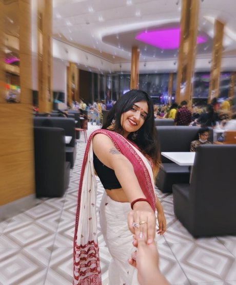 Ruchika Tandon ポルノ女優 写真