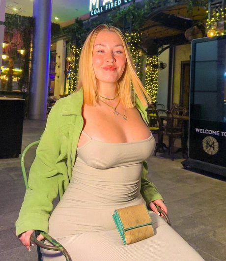 Morgan Elaine ホットなモデル 画像