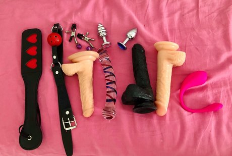 アジア人のティーンの足 オンリーファンズ エロチック ギャラリー