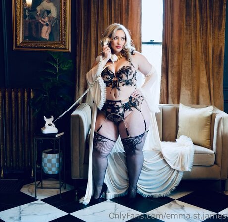 垂れ下がった熟女OnlyFans アダルト 画像