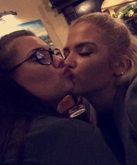 レズビアンの足OnlyFans パーフェクト 画像