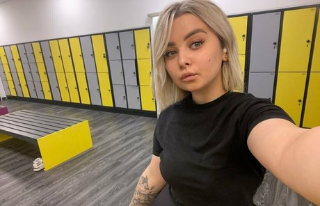 19歳のOnlyFans 美しいxxx 写真