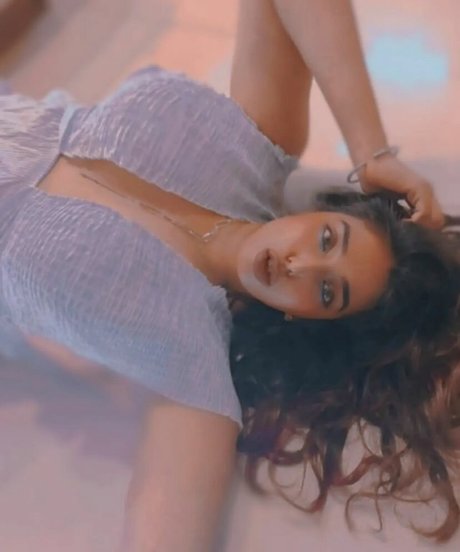 Nayoni Dutta エロティックなスター 画像