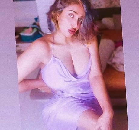 Nayoni Dutta ポルノモデル 画像