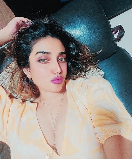 Nayoni Dutta 素敵なモデル 写真