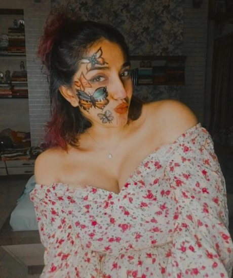 Nayoni Dutta 無料のスター 写真