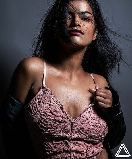 スキニーアナルOnlyFans セクシーヌード 写真