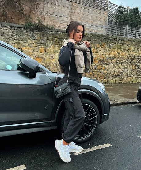 かわいいシーメールオンリーファンズ 美しい裸 画像