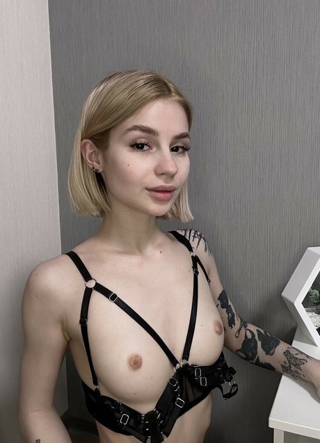 金髪の射精OnlyFans 裸 ギャラリー