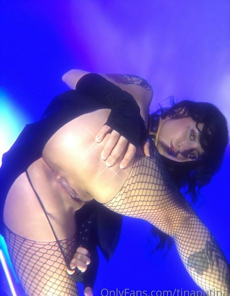 tinaputina エロティックなスター 写真